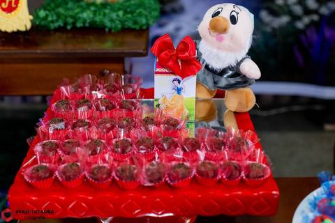 brancadeneve-valentinadeneve-valentina-babyvalentina-valentina1ano-buffetregianezocratto-regianezocratto-jhullitatagibafotografia'