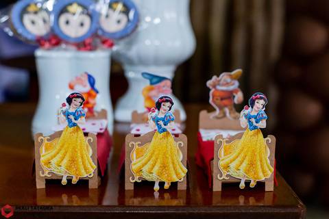 brancadeneve-valentinadeneve-valentina-babyvalentina-valentina1ano-buffetregianezocratto-regianezocratto-jhullitatagibafotografia'