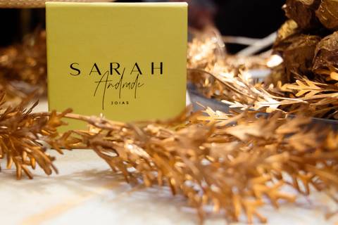 caixa das jóias de sarah andrade em evento em sp'