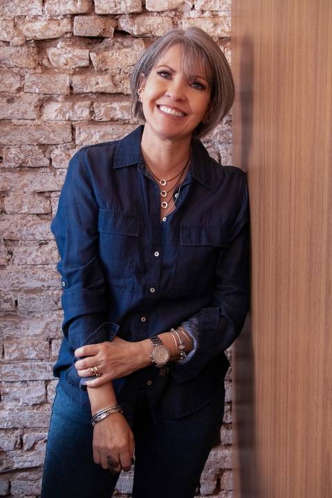 suzy amantini doutora e professora de design, palestrante e referencia como branding'