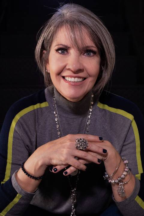 suzy amantini doutora e professora de design, palestrante e referencia como branding'