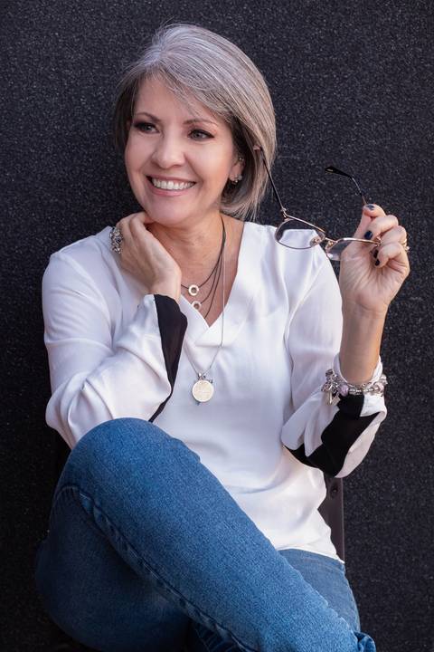 suzy amantini doutora e professora de design, palestrante e referencia como branding'