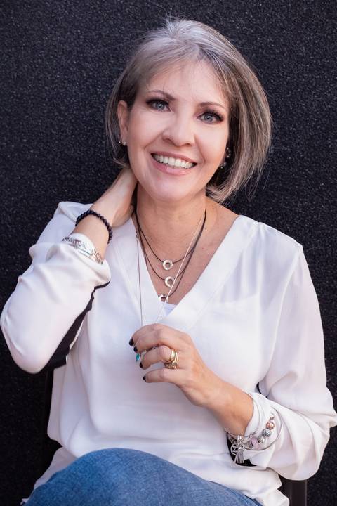 suzy amantini doutora e professora de design, palestrante e referencia como branding'