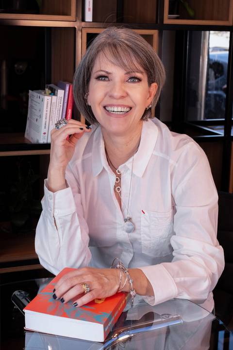 suzy amantini doutora e professora de design, palestrante e referencia como branding'