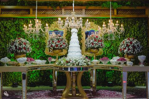 mesa de bola muito bem decorada'