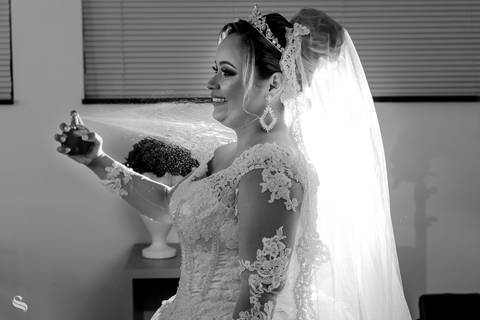 noiva com seu delicioso perfume no espaço SV Cabeleireiro da minha amiga '