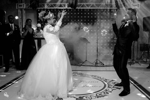 noivos dançando a valsa maluca'