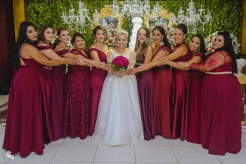 noiva com suas madrinhas'