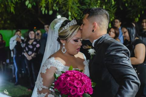 aquele beijo na testa para receber sua noiva'