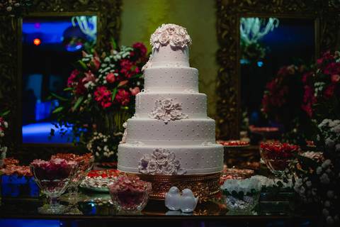 Bolo do casamento dos Noivos Debora e Mauricio em Rondonópolis-MT, fotografo Sergio Simões.'