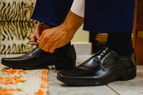 noivo Mauricio quase pronto em Rondonópolis-MT, fotografo Sergio Simões.'