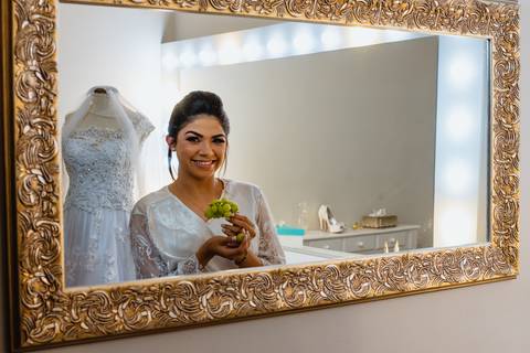 fotografia de making of da noiva Debora no salão de beleza Harmonize em Rondonópolis-MT, fotografo Sergio Simões.'