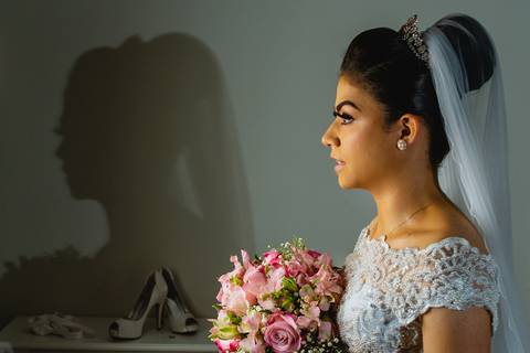 Fotos da noiva já pronta no salão de beleza Harmonize em Rondonópolis-MT, fotografo Sergio Simões.'