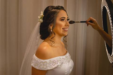 fotografia de making of da noiva Stefani no salão de beleza Fernanda Araújo em em Rondonópolis-MT, fotografo Sergio Simões.'