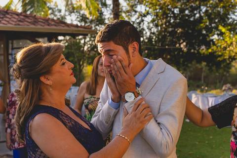 captura fotografica do momento emocionante do casamento de Stefani e Eliezer Jr, no Espaço Bem Viver em Rondonópolis-MT, fotografo Sergio Simões.'