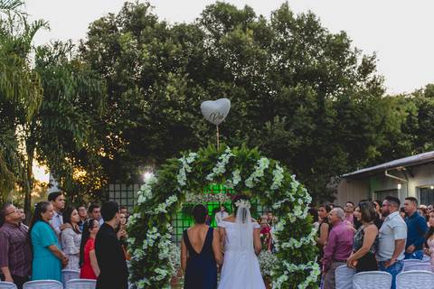 Linda homenagem da noiva ao seu pai in memoria no casamento de Stefani e Eliezer Jr, no Espaço Bem Viver em Rondonópolis-MT, fotografo Sergio Simões.'