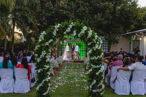 fotografia da recepção do casamento de Stefani e Eliezer Jr, no Espaço Bem Viver em Rondonópolis-MT, fotografo Sergio Simões.'