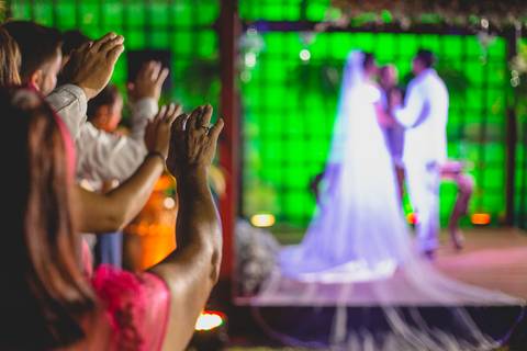 fotografia emocionante do casamento de Stefani e Eliezer Jr, no Espaço Bem Viver em Rondonópolis-MT, fotografo Sergio Simões.'