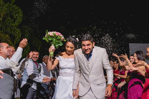 fotografia emocionante do casamento de Stefani e Eliezer Jr, no Espaço Bem Viver em Rondonópolis-MT, fotografo Sergio Simões.'