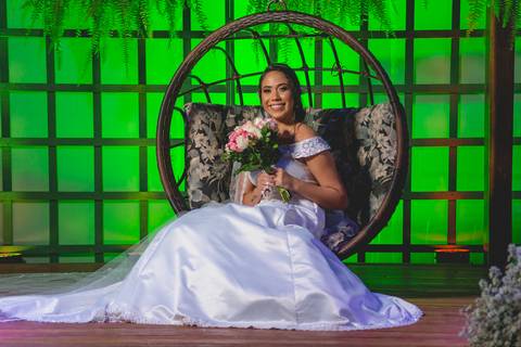 fotografia de retrato dos recém casados Stefani e Eliezer Jr, no Espaço Bem Viver em Rondonópolis-MT, fotografo Sergio Simões.'