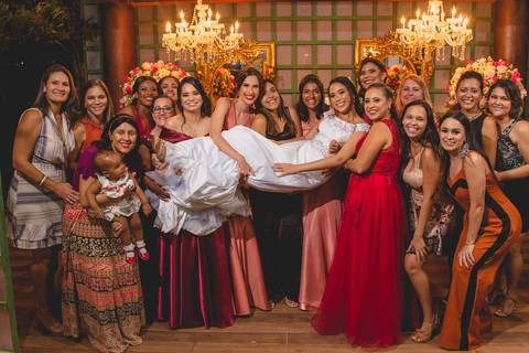 Fotografia das amigas da noiva no casamento de Stefani e Eliezer Jr, no Espaço Bem Viver em Rondonópolis-MT, fotografo Sergio Simões.'