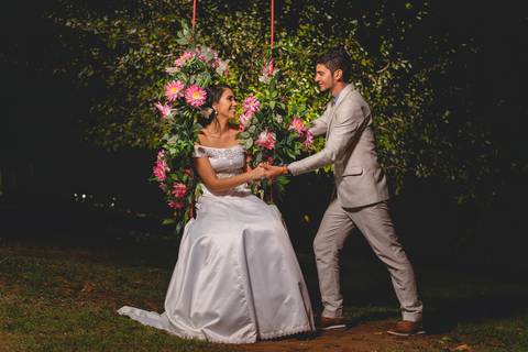 fotografia de retrato dos recém casados Stefani e Eliezer Jr, no Espaço Bem Viver em Rondonópolis-MT, fotografo Sergio Simões.'