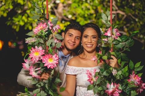 fotografia de retrato dos recém casados Stefani e Eliezer Jr, no Espaço Bem Viver em Rondonópolis-MT, fotografo Sergio Simões.'