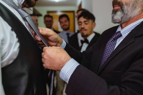 fotografia do noivo e amigos no Hotel Rios em Rondonópolis-MT, fotografo Sergio Simões.'