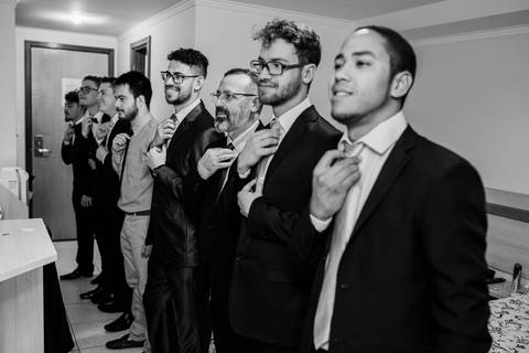 fotografia do noivo e amigos no Hotel Rios em Rondonópolis-MT, fotografo Sergio Simões.'