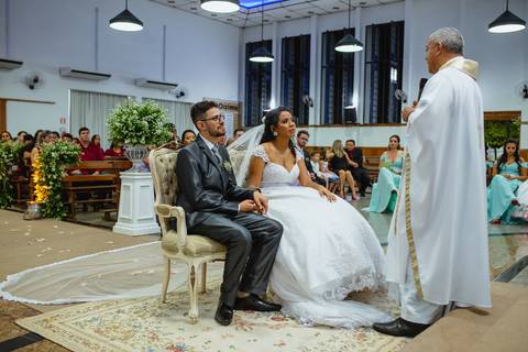 fotografia do sacramento do matrimonio de Viviane e Guilherme na igreja Santa Cruz em Rondonópolis-MT, fotografo Sergio Simões.'