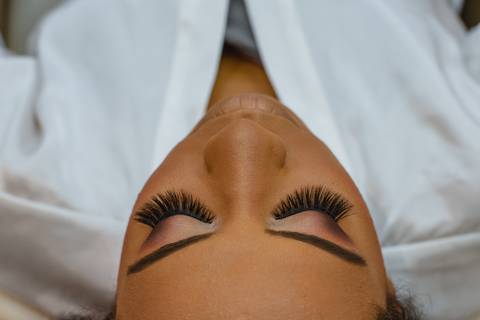 fotografia de making of da noiva Viviane no salão de beleza Fernanda Araújo em Rondonópolis-MT, fotografo Sergio Simões.'