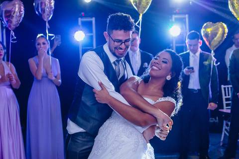 fotografia da valsa dos recém casados Viviane e Guilherme em Rondonópolis-MT, fotografo Sergio Simões.'