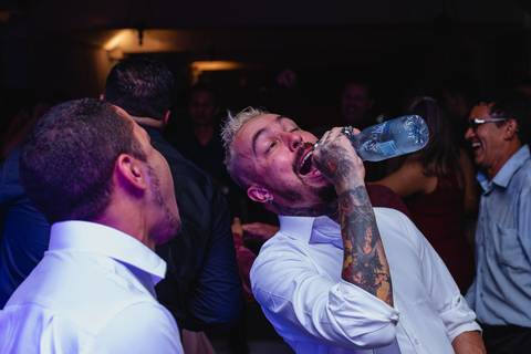 fotografia da pista de dança dos recém casados Viviane e Guilherme em Rondonópolis-MT, fotografo Sergio Simões.'