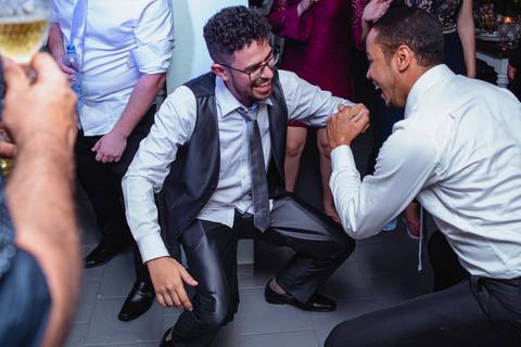 fotografia da pista de dança dos recém casados Viviane e Guilherme em Rondonópolis-MT, fotografo Sergio Simões.'