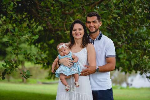 Ensaio de casal que ja tem uma filha no Espaço Bem viver em Rondonópolis-MT, fotografo Sergio Simões.'