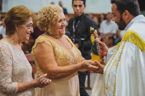 fotografia do sacramento do matrimonio de Bruna e Leandro na igreja Santa Cruz em Rondonópolis-MT, fotografo Sergio Simões.'