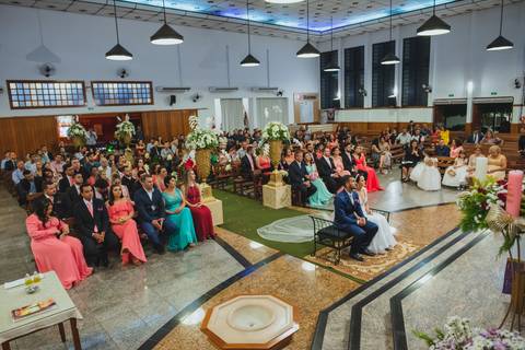 fotografia do sacramento do matrimonio de Bruna e Leandro na igreja Santa Cruz em Rondonópolis-MT, fotografo Sergio Simões.'