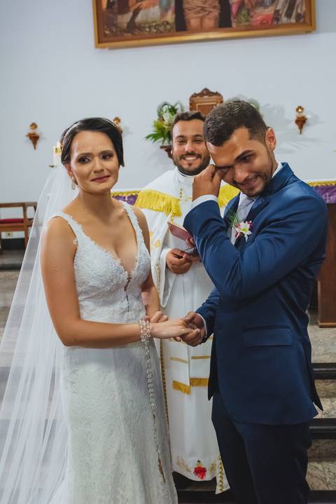 fotografia do sacramento do matrimonio de Bruna e Leandro na igreja Santa Cruz em Rondonópolis-MT, fotografo Sergio Simões.'