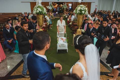 fotografia do sacramento do matrimonio de Bruna e Leandro na igreja Santa Cruz em Rondonópolis-MT, fotografo Sergio Simões.'