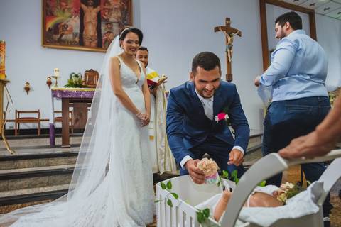 fotografia do sacramento do matrimonio de Bruna e Leandro na igreja Santa Cruz em Rondonópolis-MT, fotografo Sergio Simões.'