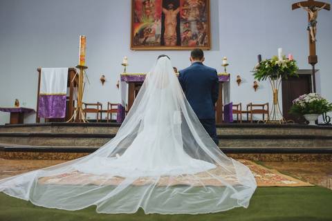 fotografia do sacramento do matrimonio de Bruna e Leandro na igreja Santa Cruz em Rondonópolis-MT, fotografo Sergio Simões.'