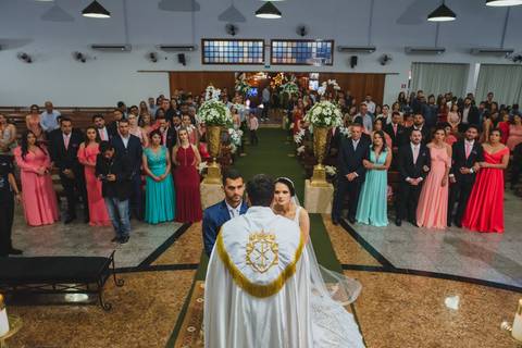 fotografia do sacramento do matrimonio de Bruna e Leandro na igreja Santa Cruz em Rondonópolis-MT, fotografo Sergio Simões.'