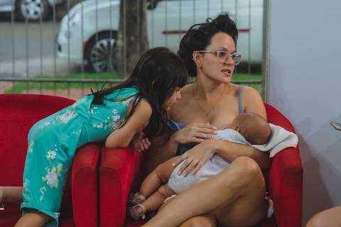 fotografia de making of da noiva Bruna no salão de beleza Capelli em Rondonópolis-MT, fotografo Sergio Simões.'