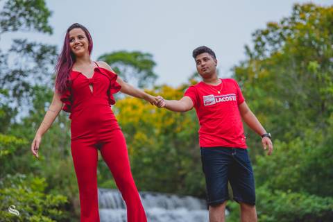 ensaio fotográfico nas cachoeira do carimã casal de noivos Milena e Walisson, fotografo de casamento Sergio Simões de Rondonópolis-MT'