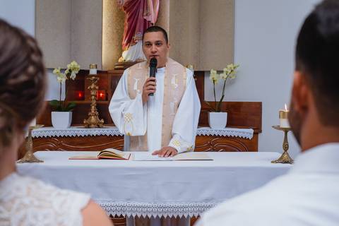 fotografia de mini wedding dos noivos Talita e Thiago, casando em uma simples cerimonia na igreja Santa Cruz na cidade de Rondonópolis-MT, fotografo Sergio Simões.'