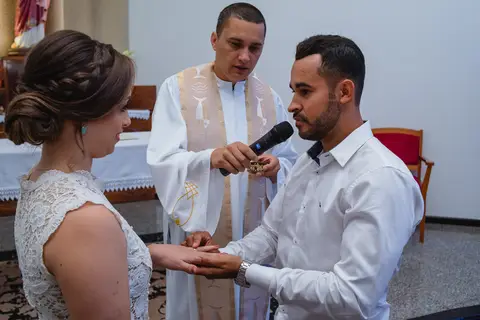 fotografia de mini wedding dos noivos Talita e Thiago, casando em uma simples cerimonia na igreja Santa Cruz na cidade de Rondonópolis-MT, fotografo Sergio Simões.'