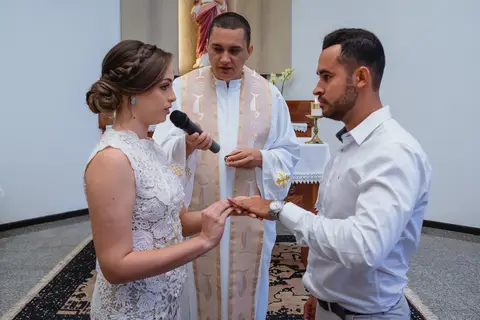 fotografia de mini wedding dos noivos Talita e Thiago, casando em uma simples cerimonia na igreja Santa Cruz na cidade de Rondonópolis-MT, fotografo Sergio Simões.'