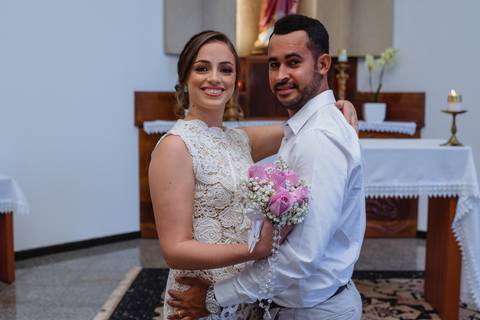 fotografia de mini wedding dos noivos Talita e Thiago, casando em uma simples cerimonia na igreja Santa Cruz na cidade de Rondonópolis-MT, fotografo Sergio Simões.'
