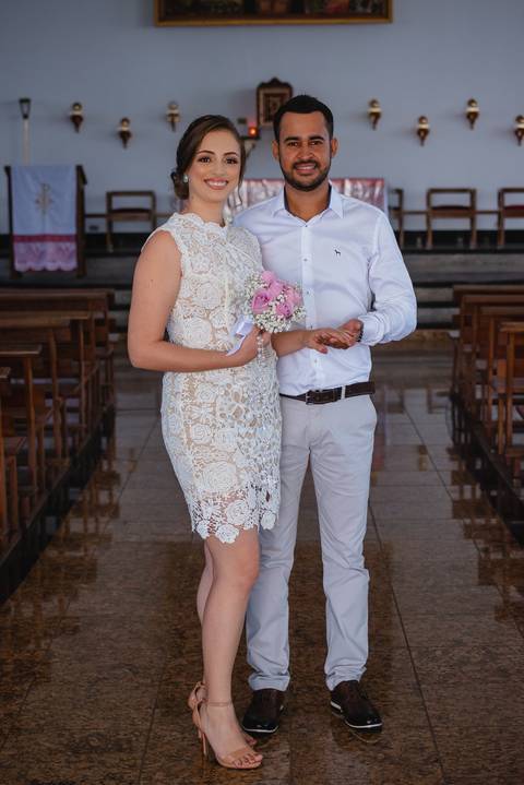fotografia de mini wedding dos noivos Talita e Thiago, casando em uma simples cerimonia na igreja Santa Cruz na cidade de Rondonópolis-MT, fotografo Sergio Simões.'