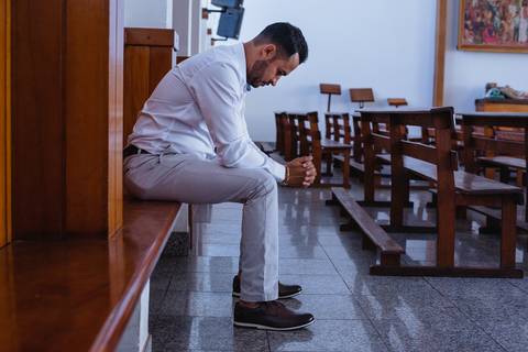 fotografia de mini wedding dos noivos Talita e Thiago, casando em uma simples cerimonia na igreja Santa Cruz na cidade de Rondonópolis-MT, fotografo Sergio Simões.'